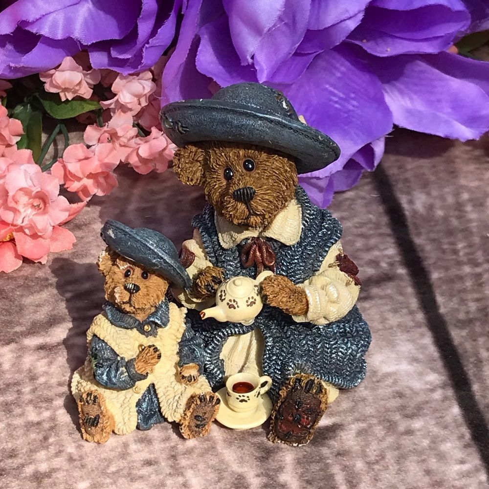 Vintage Boyd’s Bear Figurine